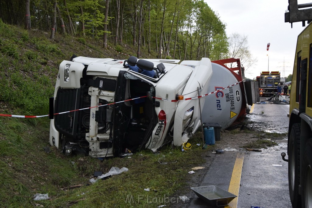 VU Gefahrgut LKW umgestuerzt A 4 Rich Koeln Hoehe AS Gummersbach P255.JPG - Miklos Laubert